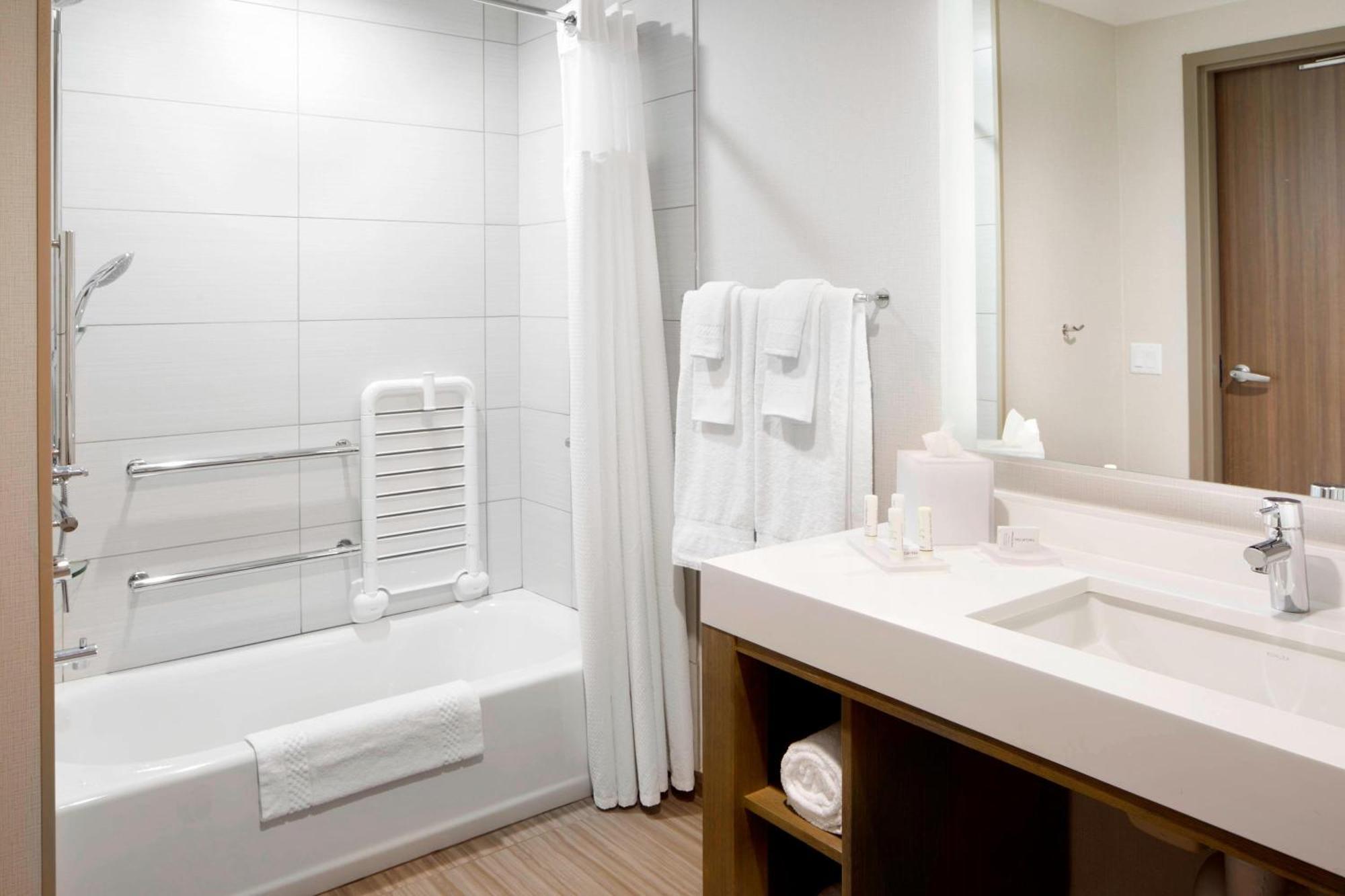 คอร์ตยาร์ด ชาร์ลอตต์ ฟอร์ตมิลล์ Hotel ภายนอก รูปภาพ